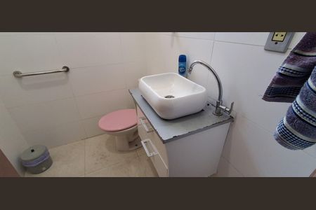 Casa à venda com 256m², 3 quartos e 2 vagasBanheiro 3