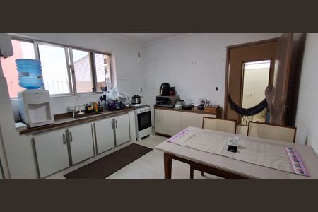 Casa à venda com 256m², 3 quartos e 2 vagasCozinha 