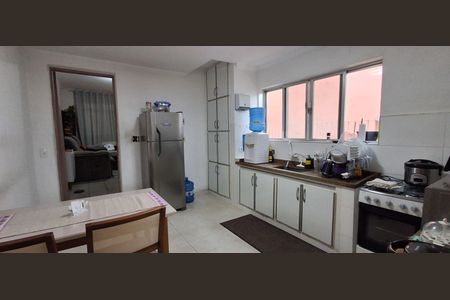 Casa à venda com 256m², 3 quartos e 2 vagasCozinha 