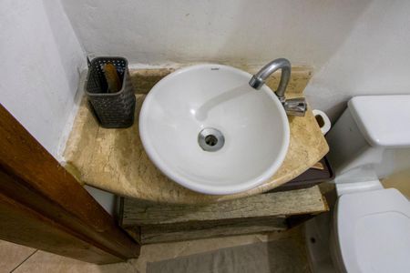 Banheiro de casa para alugar com 1 quarto, 48m² em Jardim Guarará, Santo André