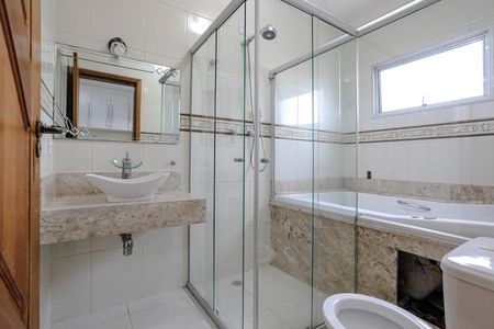 Casa de condomínio para alugar com 280m², 3 quartos e 3 vagasBanheiro - Quarto 3 - Suíte