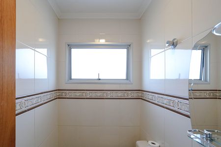 Casa de condomínio para alugar com 280m², 3 quartos e 3 vagasLavabo