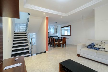 Casa de condomínio para alugar com 280m², 3 quartos e 3 vagasSala