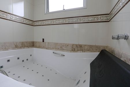 Casa de condomínio para alugar com 280m², 3 quartos e 3 vagasBanheiro - Quarto 3 - Suíte