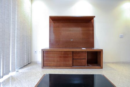 Casa de condomínio para alugar com 280m², 3 quartos e 3 vagasSala