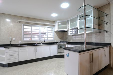 Casa de condomínio para alugar com 280m², 3 quartos e 3 vagasCozinha