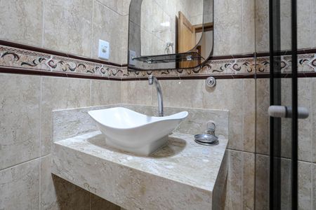 Casa de condomínio para alugar com 280m², 3 quartos e 3 vagasBanheiro