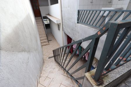 Casa para alugar com 70m², 1 quarto e 1 vagaEscada