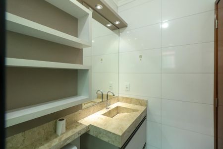 Casa à venda com 167m², 3 quartos e 3 vagasBanheiro da Suíte