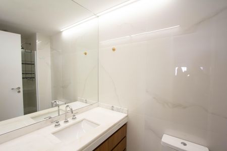Apartamento para alugar com 71m², 2 quartos e 1 vaga Apartamento para alugar com 71m², 2 quartos e 1 vagaBanheiro da Suíte