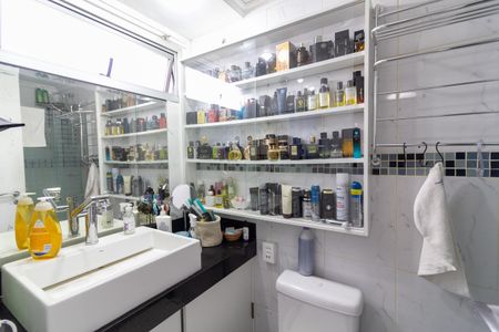 Apartamento à venda com 74m², 3 quartos e 2 vagasBanheiro da Suíte