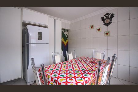 Casa à venda com 170m², 4 quartos e 5 vagas Casa à venda com 170m², 4 quartos e 5 vagasCozinha