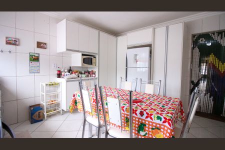 Casa à venda com 170m², 4 quartos e 5 vagas Casa à venda com 170m², 4 quartos e 5 vagasCozinha