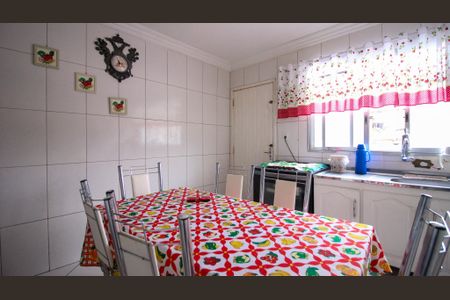 Casa à venda com 170m², 4 quartos e 5 vagas Casa à venda com 170m², 4 quartos e 5 vagasCozinha