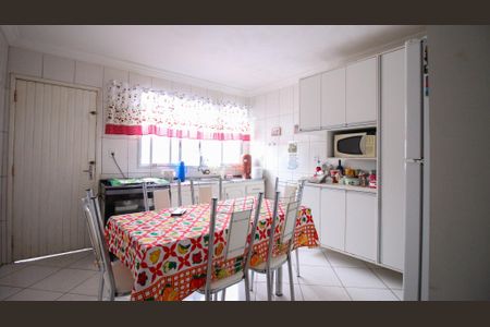 Casa à venda com 170m², 4 quartos e 5 vagas Casa à venda com 170m², 4 quartos e 5 vagasCozinha