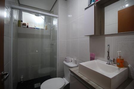 Banheiro de apartamento à venda com 1 quarto, 43m² em Jardim Sabará, Porto Alegre