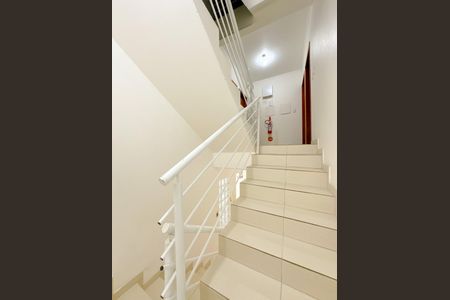 Apartamento para alugar com 60m², 2 quartos e 1 vagaEscada