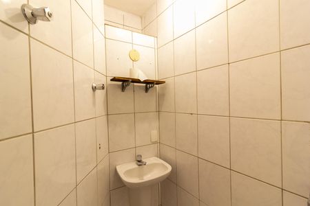 Casa para alugar com 65m², 2 quartos e 1 vaga Casa para alugar com 65m², 2 quartos e 1 vagaBanheiro