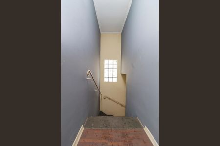 Casa à venda com 177m², 2 quartos e 2 vagasEscada