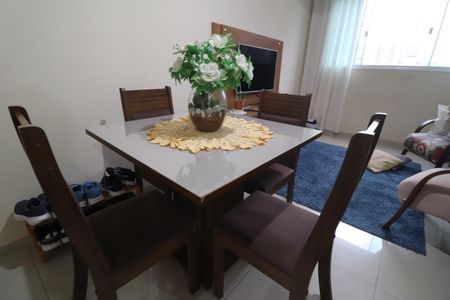 Sala de apartamento para alugar com 2 quartos, 58m² em Santa Mônica, Uberlândia