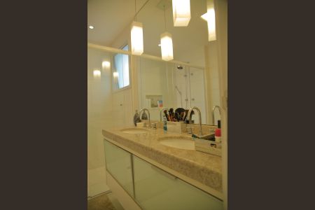 Apartamento à venda com 128m², 3 quartos e 2 vagasBanheiro Suíte 1