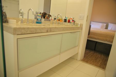 Apartamento à venda com 128m², 3 quartos e 2 vagasBanheiro Suíte 1