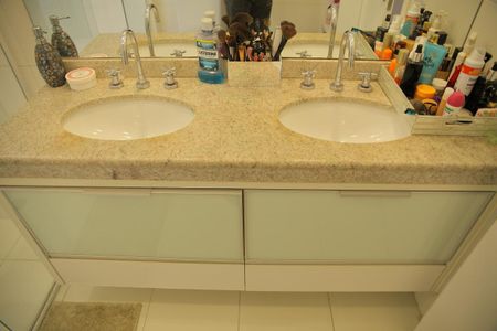 Apartamento à venda com 128m², 3 quartos e 2 vagasSuíte 1