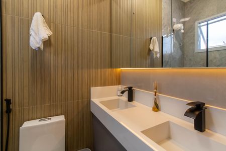 Casa à venda com 130m², 3 quartos e 2 vagas Casa à venda com 130m², 3 quartos e 2 vagasBanheiro da Suíte