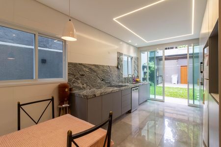 Casa à venda com 130m², 3 quartos e 2 vagas Casa à venda com 130m², 3 quartos e 2 vagasCozinha