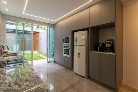 Casa à venda com 130m², 3 quartos e 2 vagas Casa à venda com 130m², 3 quartos e 2 vagasCozinha