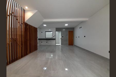 Casa à venda com 108m², 3 quartos e 2 vagasFoto 02