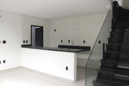 Sala de casa de condomínio para alugar com 2 quartos, 65m² em Macuco, Santos