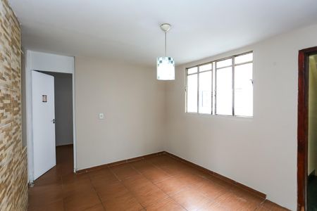Sala  de apartamento para alugar com 2 quartos, 40m² em Conjunto Promorar Raposo Tavares, São Paulo