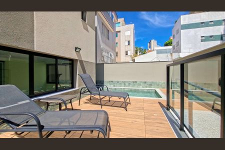 Apartamento à venda com 63m², 2 quartos e 2 vagas Apartamento à venda com 63m², 2 quartos e 2 vagasÁrea comum - Piscina