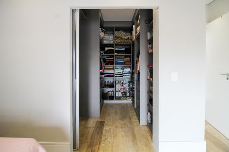 Casa à venda com 187m², 3 quartos e 4 vagasQuarto Suíte - Closet
