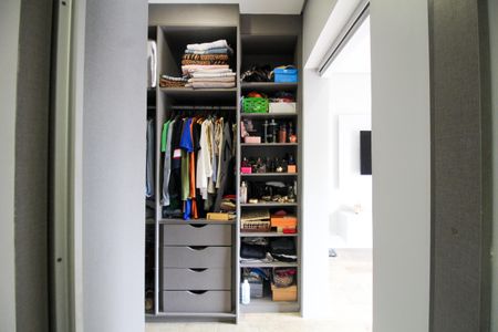 Casa à venda com 187m², 3 quartos e 4 vagasQuarto Suíte - Closet