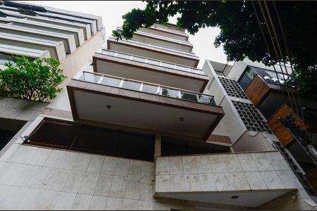 Apartamento à venda com 120m², 3 quartos e 2 vagas Apartamento à venda com 120m², 3 quartos e 2 vagasFachada