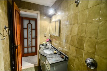 Apartamento à venda com 120m², 3 quartos e 2 vagas Apartamento à venda com 120m², 3 quartos e 2 vagasBanheiro Social