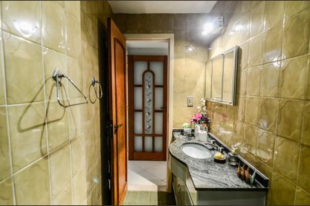 Apartamento à venda com 120m², 3 quartos e 2 vagas Apartamento à venda com 120m², 3 quartos e 2 vagasBanheiro Social