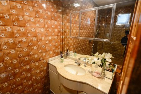 Apartamento à venda com 120m², 3 quartos e 2 vagas Apartamento à venda com 120m², 3 quartos e 2 vagasBanheiro da Suíte