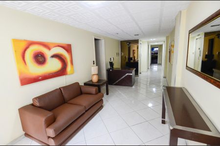 Apartamento à venda com 120m², 3 quartos e 2 vagas Apartamento à venda com 120m², 3 quartos e 2 vagasHall