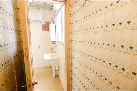 Apartamento à venda com 120m², 3 quartos e 2 vagas Apartamento à venda com 120m², 3 quartos e 2 vagasBanheiro de Serviço