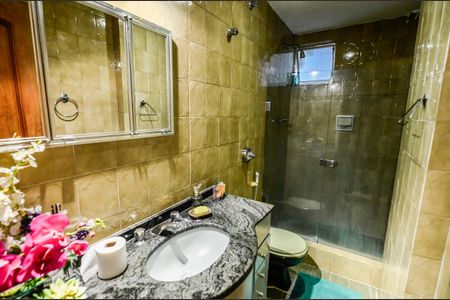 Apartamento à venda com 120m², 3 quartos e 2 vagas Apartamento à venda com 120m², 3 quartos e 2 vagasBanheiro Social