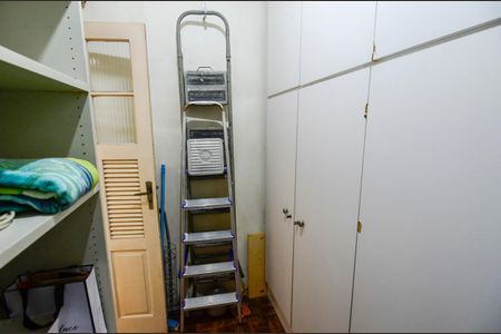 Apartamento à venda com 120m², 3 quartos e 2 vagas Apartamento à venda com 120m², 3 quartos e 2 vagasQuarto de Serviço