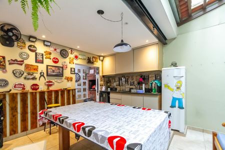 Casa à venda com 220m², 3 quartos e 3 vagas Casa à venda com 220m², 3 quartos e 3 vagasChurrasqueira