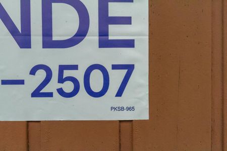 Casa à venda com 220m², 3 quartos e 3 vagas Casa à venda com 220m², 3 quartos e 3 vagasPlaca