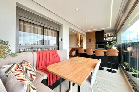 Apartamento à venda com 115m², 2 quartos e 2 vagasVaranda