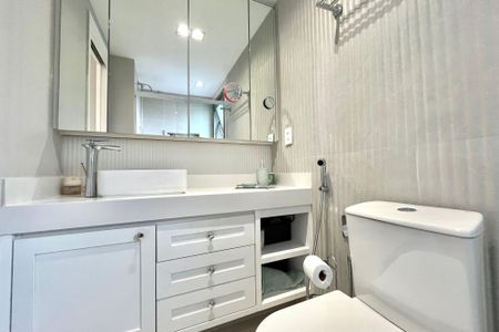 Apartamento à venda com 115m², 2 quartos e 2 vagasBanheiro da Suíte 1