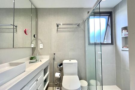 Apartamento à venda com 115m², 2 quartos e 2 vagasBanheiro da Suíte 1