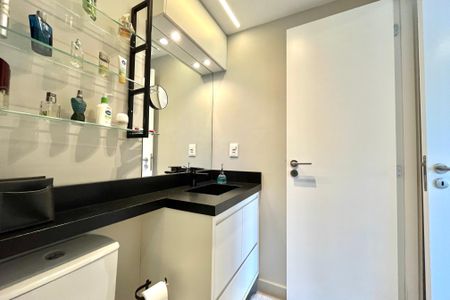 Apartamento à venda com 115m², 2 quartos e 2 vagasBanheiro da Suíte 2